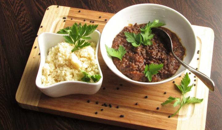 Jak uvařit příjemně pikantní kořeněné kari z černé čočky | recept na výborné kari Jak uvařit příjemně pikantní kořeněné kari z černé čočky | recept na výborné kari