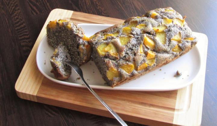 Jak upéct nadýchanou makovou bublaninu s ovocem | recept