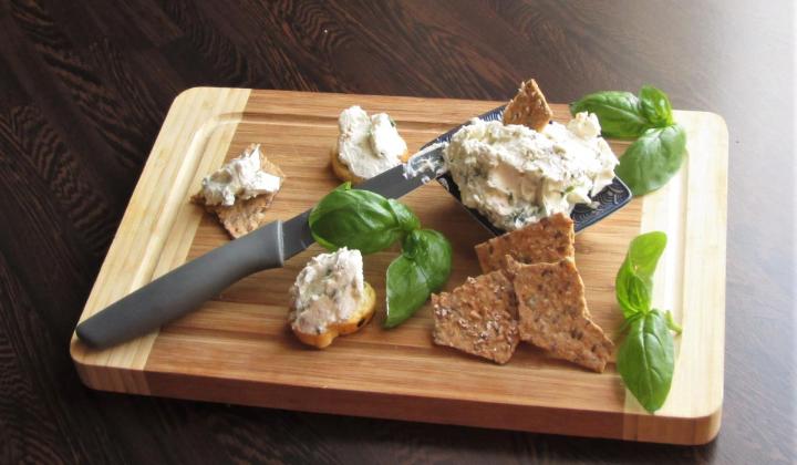 Jak si doma připravit čerstvý smetanový sýr s bylinkami | recept Jak si doma připravit čerstvý smetanový sýr s bylinkami | recept