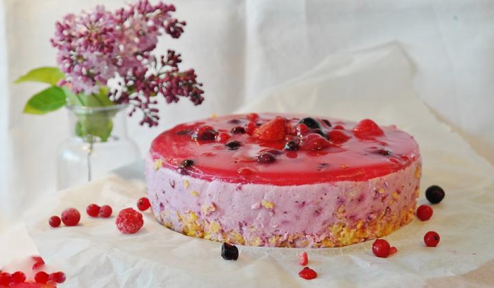 Jak připravit nepečený bezlepkový jogurtový dort s ovocem | recept Jak připravit nepečený bezlepkový jogurtový dort s ovocem | recept