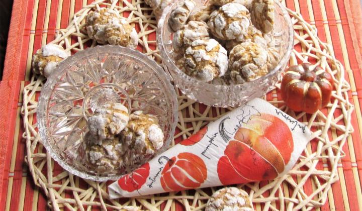 Jak upéct dýňové crinkles | recept na popraskané dýňové sušenky Jak upéct dýňové crinkles | recept na popraskané dýňové sušenky