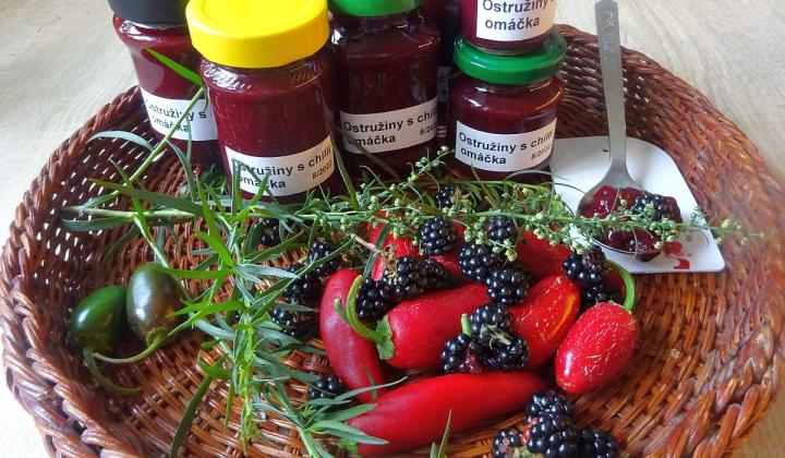 Jak udělat ostružinovou chilli omáčku | recept s lesními plody Jak udělat ostružinovou chilli omáčku | recept s lesními plody