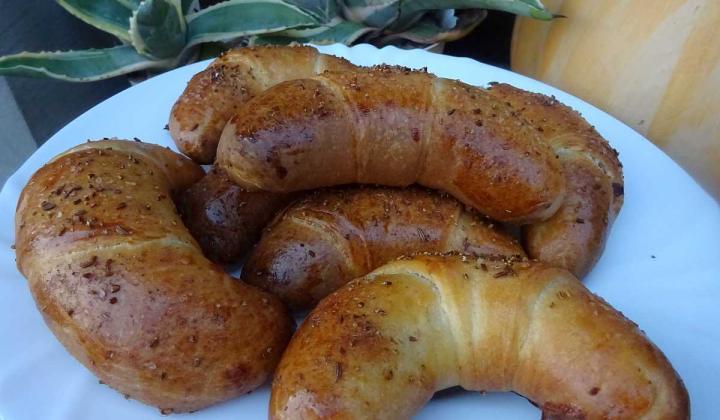 Jak upéct rohlíčky z kynutého těsta s náplní | recept na slané i sladké pečivo