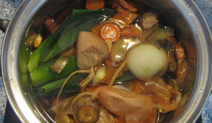 Jak na zeleninový bujón ze slupek a odřezků Jak na zeleninový bujón ze slupek a odřezků