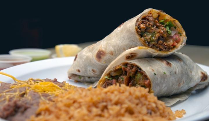 Jak připravit burritos s mletým masem a zeleninou | recept z mezinárodní kuchyně Jak připravit burritos s mletým masem a zeleninou | recept z mezinárodní kuchyně
