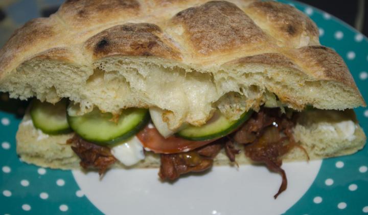 Jak připravit vegetariánský pita chléb s "trhaným masem" Jak připravit vegetariánský pita chléb s "trhaným masem"