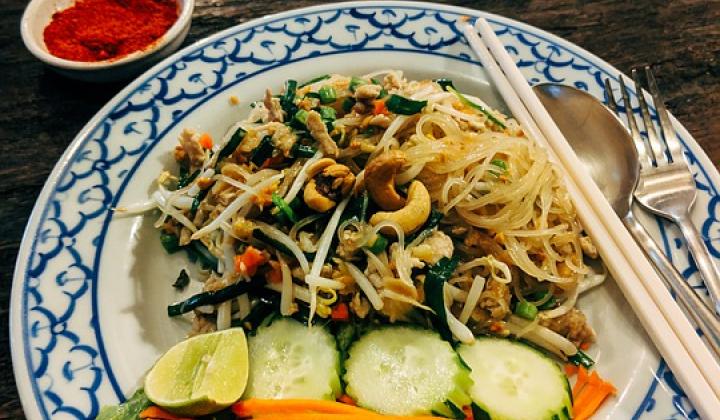 Jak na teplý salát ze skleněných nudlí se zeleninou a žampiony | recept Jak na teplý salát ze skleněných nudlí se zeleninou a žampiony | recept