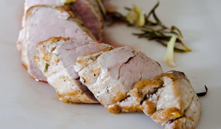 Jak udělat vepřovou panenku s ořechovou krustou | recept