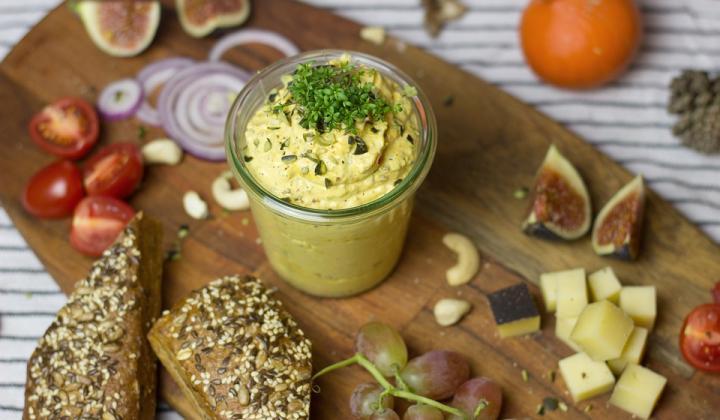 Jak na pomazánku ze slunečnicových semínek, sušených rajčat a bazalky | recept Jak na pomazánku ze slunečnicových semínek, sušených rajčat a bazalky | recept