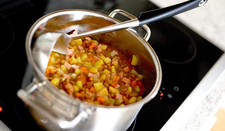 Jak přichystat dhal z červené čočky s brokolicí a pečeným masem | recept