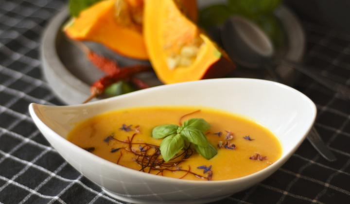 Jak uvařit dýňovou polévku s červenou čočkou a kokosovým mlékem | recept Jak uvařit dýňovou polévku s červenou čočkou a kokosovým mlékem | recept