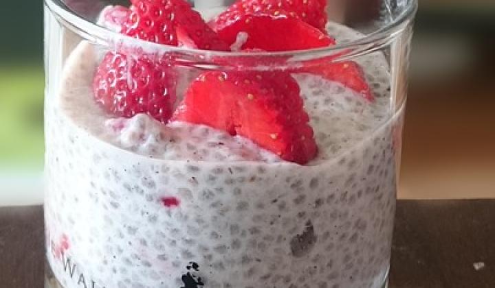 Jak udělat medový pudink z chia semínek s jahodovou pokrývkou | recept Jak udělat medový pudink z chia semínek s jahodovou pokrývkou | recept