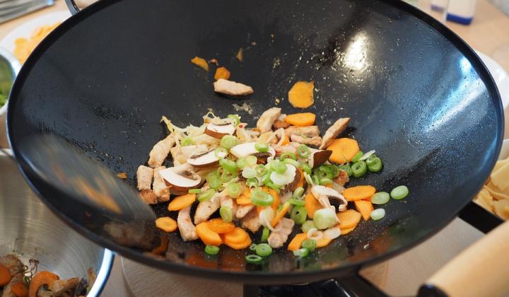 Jak vybrat pánev WOK | tipy Jak vybrat pánev WOK | tipy