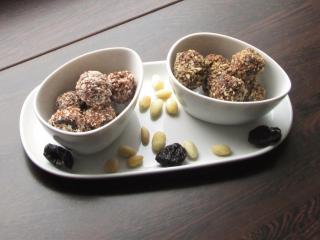 Jak připravit rumové švestky v čokoládě | recept na nepečené vánoční cukroví