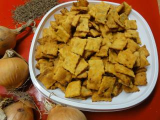 Jak upéct cibulové krekry | recept na domácí krekry