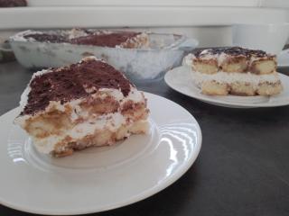 Jak na šlehačkový dezert à la tiramisu | recept na nepečený zákusek Jak na šlehačkový dezert à la tiramisu | recept na nepečený zákusek