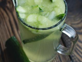 Jak vyrobit okurkovou limonádu | recept Jak vyrobit okurkovou limonádu | recept