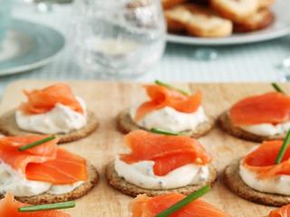 Jak udělat lososové jednohubky | recept Jak udělat lososové jednohubky | recept