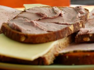 Jak udělat rychlou salámovou pomazánku | recept Jak udělat rychlou salámovou pomazánku | recept