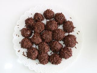 Jak udělat rychlé čokoládové hrudky | recept Jak udělat rychlé čokoládové hrudky | recept