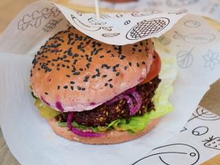 Jak připravit tofu burger a upéct bezlepkové bulky | recepty