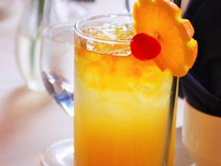 Jak připravit Tequilu Sunrise | recept na nápoj Jak připravit Tequilu Sunrise | recept na nápoj