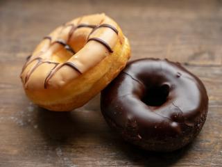 Jak udělat domácí pečené donuty s čokoládovou polevou | recept Jak udělat domácí pečené donuty s čokoládovou polevou | recept