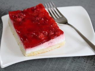 Jak udělat jahodové řezy | recept na jahodový moučník Jak udělat jahodové řezy | recept na jahodový moučník