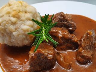 Jak udělat myslivecký guláš | recept Jak udělat myslivecký guláš | recept
