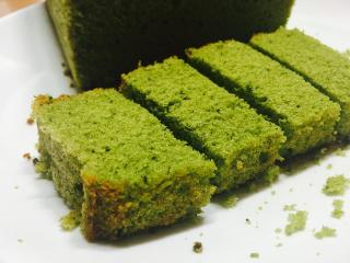 Jak upéct pistáciový moučník s citronovou polevou | recept i pro vegany. Jak upéct pistáciový moučník s citronovou polevou | recept i pro vegany.