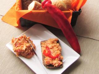 Jak připravit pikantní sýrovou pomazánku s kapií | recept Jak připravit pikantní sýrovou pomazánku s kapií | recept