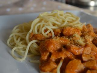 Jak uvařit špagety s kuřecím masem a červenou omáčkou | recept Jak uvařit špagety s kuřecím masem a červenou omáčkou | recept