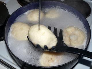 Jak udělat kynuté ovocné knedlíky | recept Jak udělat kynuté ovocné knedlíky | recept