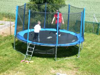 Jak vybrat trampolínu s ochrannou sítí Jak vybrat trampolínu s ochrannou sítí