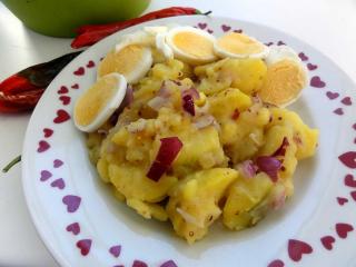 Jak připravit tradiční vídeňský bramborový salát | recept Jak připravit tradiční vídeňský bramborový salát | recept