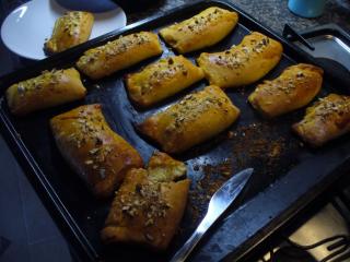 Jak upéct povidlové hřebeny z kynutého těsta | recept Jak upéct povidlové hřebeny z kynutého těsta | recept