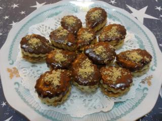 Jak upéct cukroví plněné krémem z arašídů | recept Jak upéct cukroví plněné krémem z arašídů | recept
