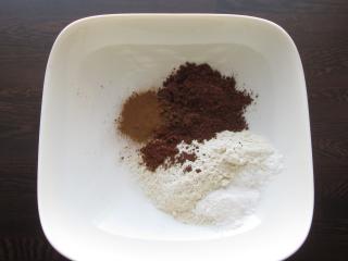 Jak upéct kakaový chlebíček se sušeným ovocem | recept na moučník Jak upéct kakaový chlebíček se sušeným ovocem | recept na moučník
