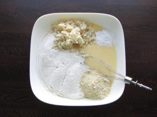 Jak upéct vláčný marcipánový koláč s rebarborou a jablkem | recept Jak upéct vláčný marcipánový koláč s rebarborou a jablkem | recept
