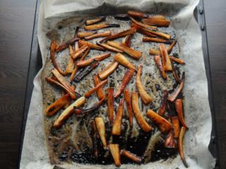 Jak připravit pečenou medovou petržel s hořčicovým dipem | recept Jak připravit pečenou medovou petržel s hořčicovým dipem | recept