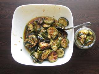 Jak připravit nakládané cukety v pikantním oleji | recept