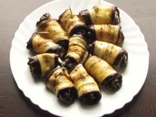 Jak na rolované lilkové jednohubky s náplní | recept Jak na rolované lilkové jednohubky s náplní | recept