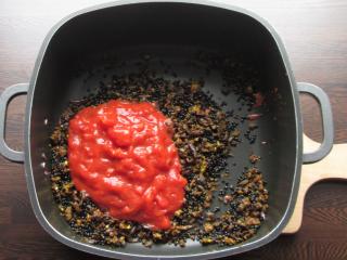 Jak uvařit příjemně pikantní kořeněné kari z černé čočky | recept na výborné kari Jak uvařit příjemně pikantní kořeněné kari z černé čočky | recept na výborné kari