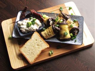 Jak na rolované lilkové jednohubky s náplní | recept Jak na rolované lilkové jednohubky s náplní | recept