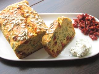 Jak upéct slaný chlebíček se špenátem a rajčaty | recept na domácí slané pečivo Jak upéct slaný chlebíček se špenátem a rajčaty | recept na domácí slané pečivo