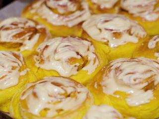 Jak upéct dýňové skořicové rolky | recept Jak upéct dýňové skořicové rolky | recept
