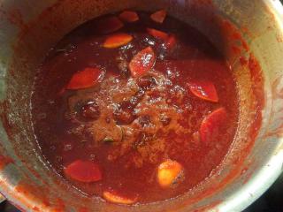 Jak udělat ostružinovou chilli omáčku | recept s lesními plody Jak udělat ostružinovou chilli omáčku | recept s lesními plody