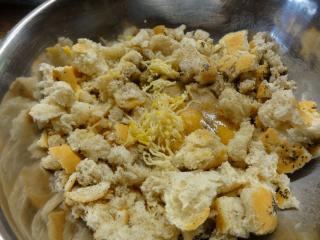 Jak upéct kuře s kopřivovou nádivkou | příprava rohlíků na nádivku Jak upéct kuře s kopřivovou nádivkou | příprava rohlíků na nádivku