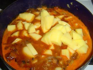 Jak udělat fazolový guláš s bramborem | recept