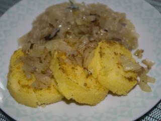 Jak připravit polentové knedlíky s cibulkou | recept Jak připravit polentové knedlíky s cibulkou | recept
